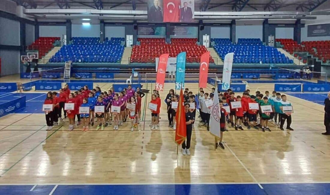 Düzce’de Okul Sporları Badminton Küçükler Grup Müsabakaları Heyecanı Başladı Düzce'de düzenlenen Okul Sporları Badminton Küçükler Grup Müsabakaları, Bahçeşehir Spor