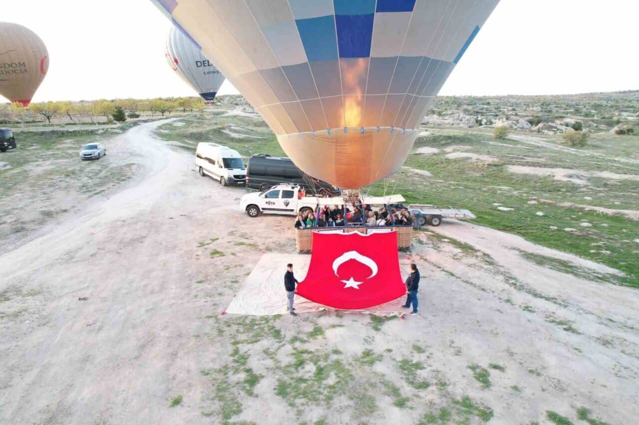 Kapadokya'da 23 Nisan Ulusal Egemenlik ve Çocuk Bayramı için sabah
