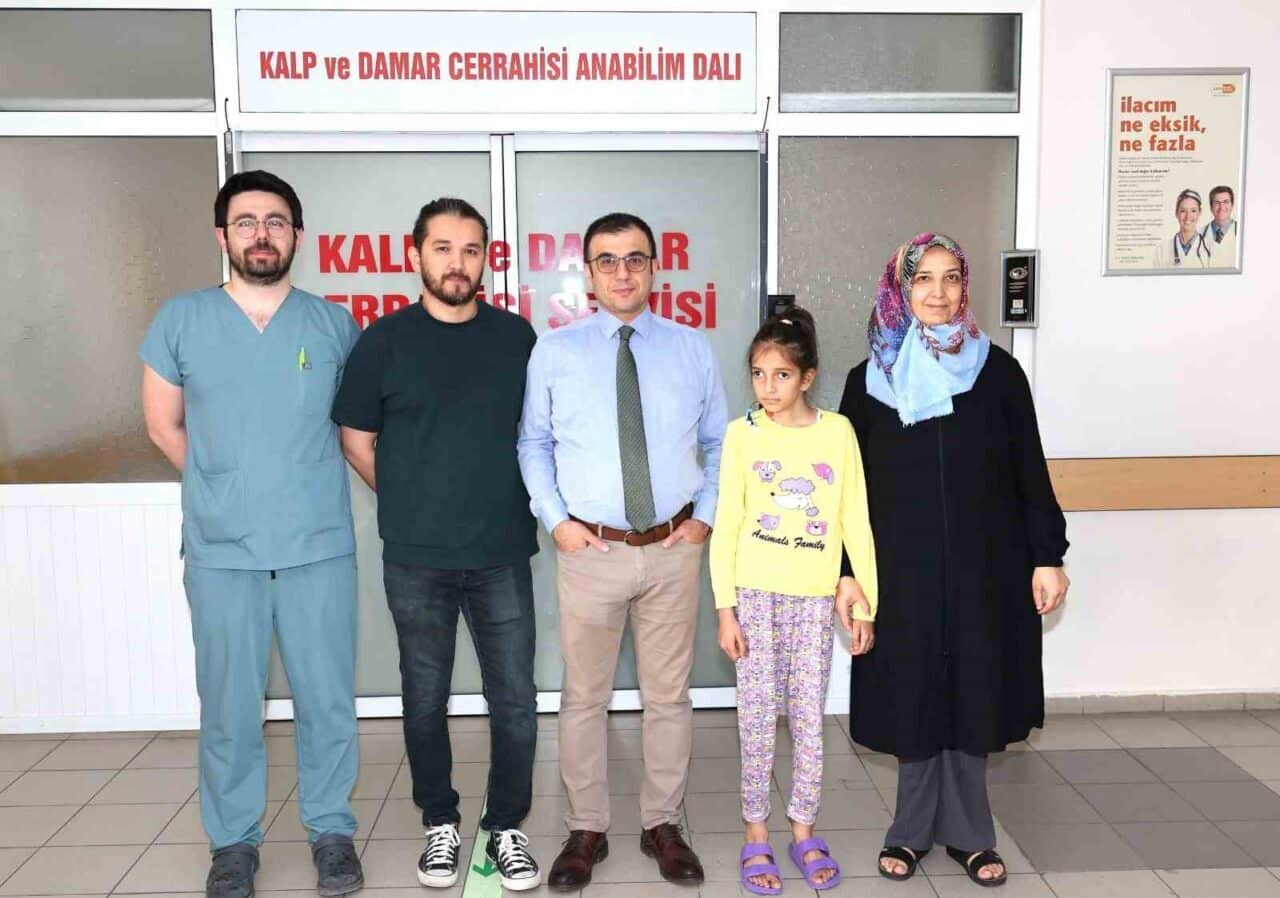 Erciyes Üniversitesi Tıp Fakültesi'nden Doç. Dr. Rifat Özmen, 9 yaşındaki