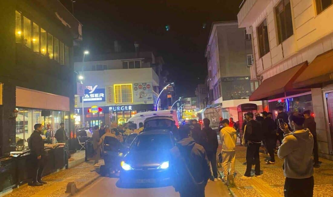 Adapazarı’nda Akrabalar Arasında Çıkan Tartışma Kanlı Bitti: 1 Yaralı! Sakarya'nın Adapazarı ilçesinde bir kafede çalışan ile akrabası arasında çıkan