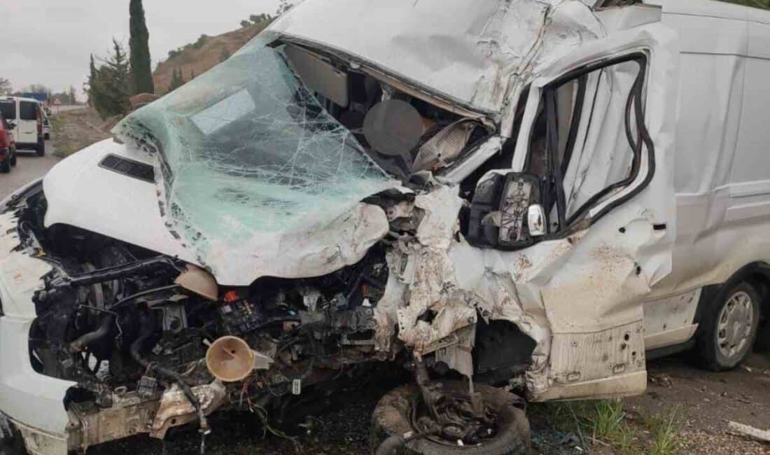Kahta’da Minibüs ile Kamyonun Çarpışması Sonucu Bir Kişi Hayatını Kaybetti Adıyaman’ın Kahta ilçesinde minibüs ve kamyonun çarpışması sonucu İ.Z. (40)