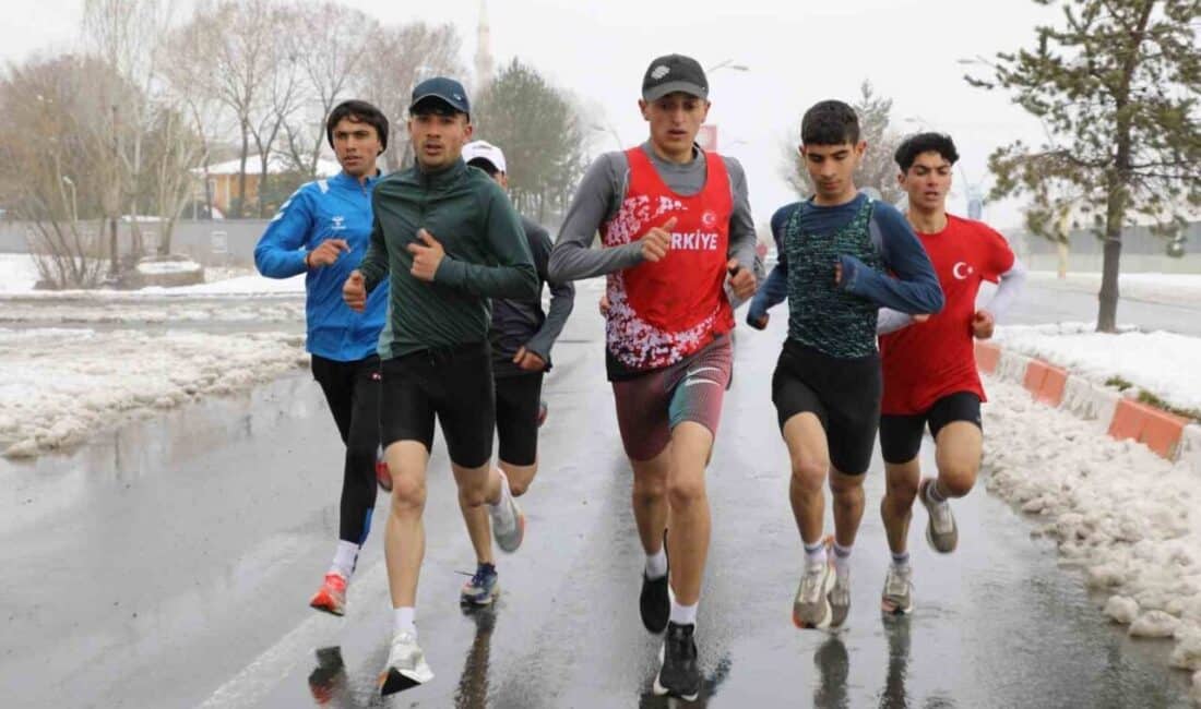 Ağrı’nın Kurtuluş Yıldönümü İçin Heyecan Verici Koşu Düzenlendi Ağrı'nın kurtuluşunun 107. yıl dönümü nedeniyle düzenlenen "Kurtuluş Koşusu"na 80