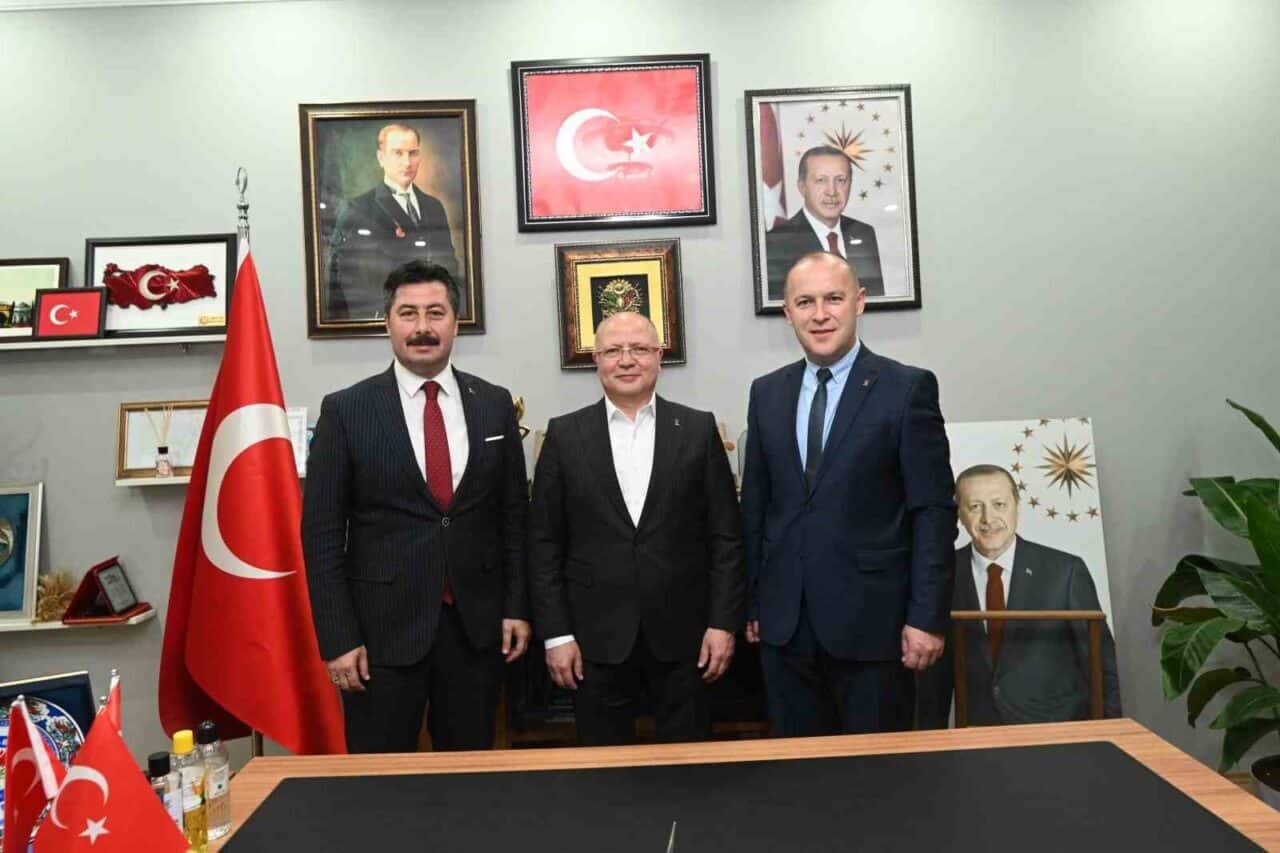 AK Parti Bursa İl Başkanı Davut Gürkan, İyi Parti'den geçerek
