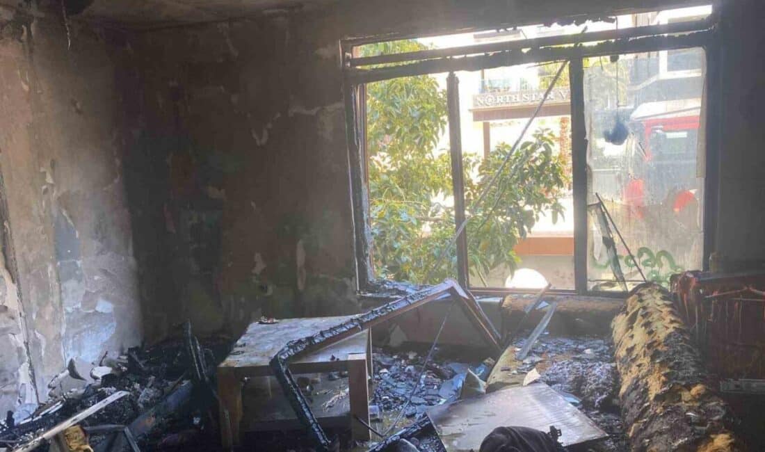 Alanya’da apartman dairesinde çıkan yangında bir kişi dumandan etkilendi, hastaneye kaldırıldı. Antalya'nın Alanya ilçesinde bir apartman dairesinde çıkan yangında 41 yaşındaki