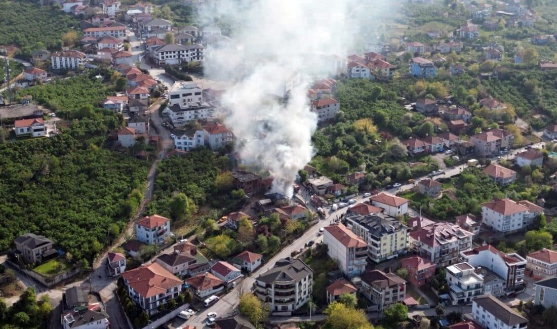 Karasu’da Tek Katlı Evde Çıkan Yangın Kullanılamaz Hale Getirdi Sakarya'nın Karasu ilçesinde bir evde yangın çıktı. Olay, Kuzuluk Mahallesi'ndeki
