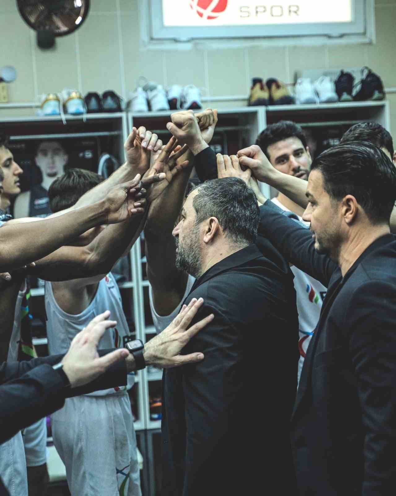 Aliağa Petkimspor, Basketbol Süper Ligi'nin 27. haftasında Galatasaray ile deplasmanda