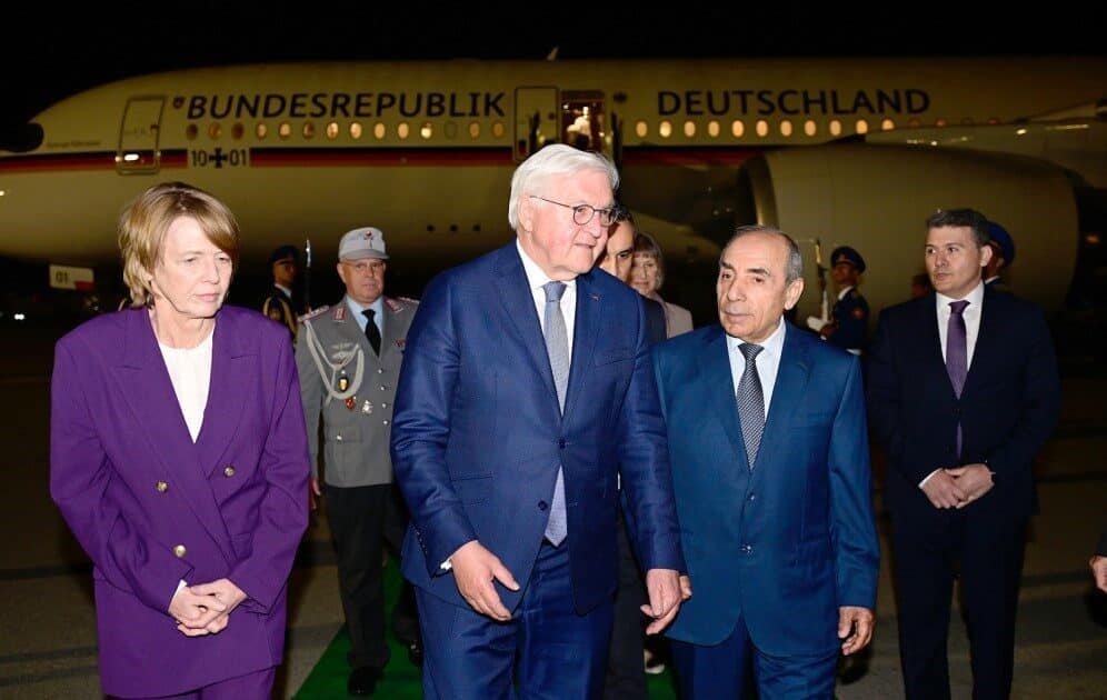 Almanya Cumhurbaşkanı Steinmeier, Azerbaycan’da Resmi Temaslarına Başladı Almanya Cumhurbaşkanı Frank-Walter Steinmeier, Ermenistan ziyaretinin ardından Azerbaycan'ın Bakü kentinde