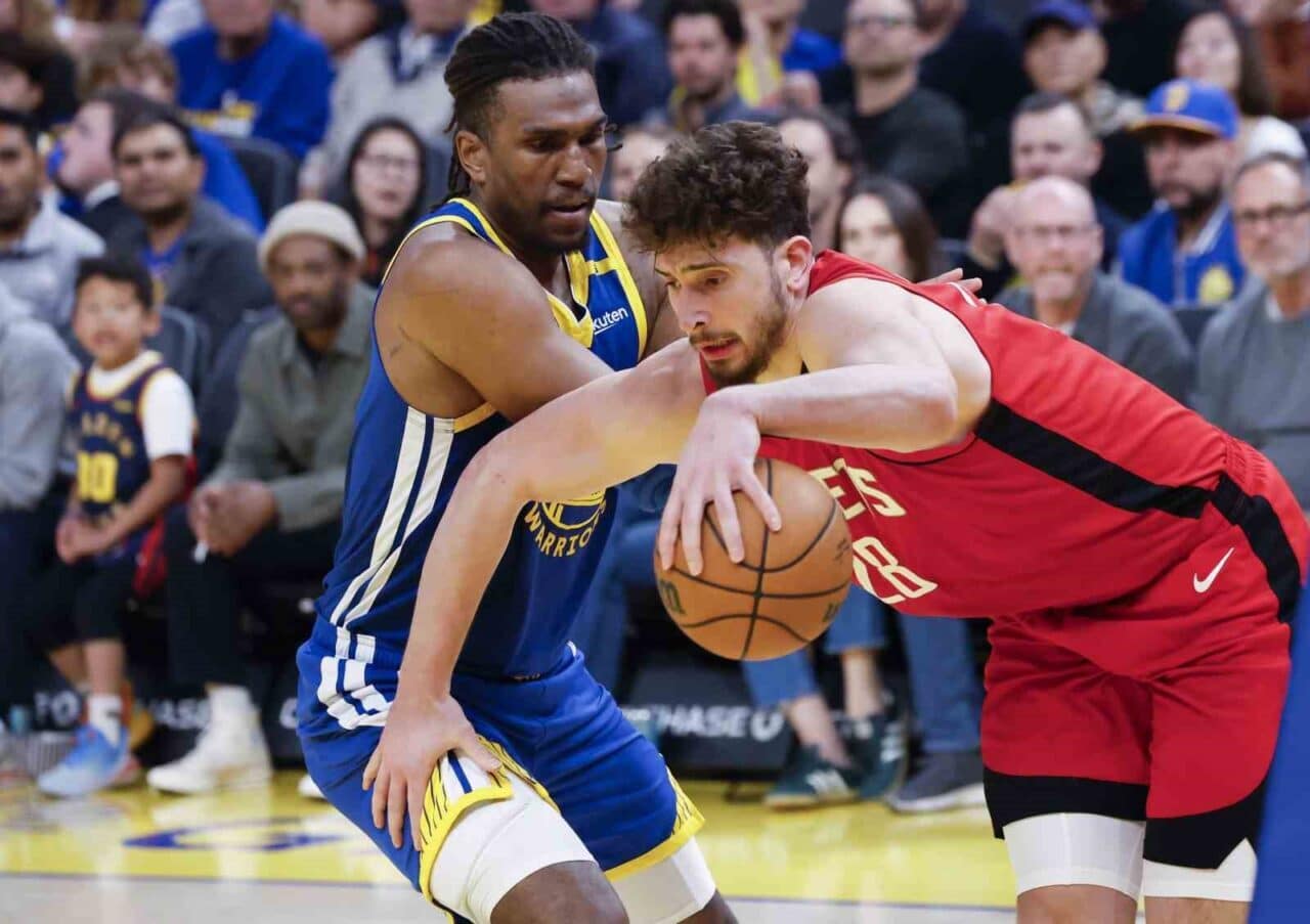 Houston Rockets, Golden State Warriors'ı 106-96 mağlup ederek 52. galibiyetini