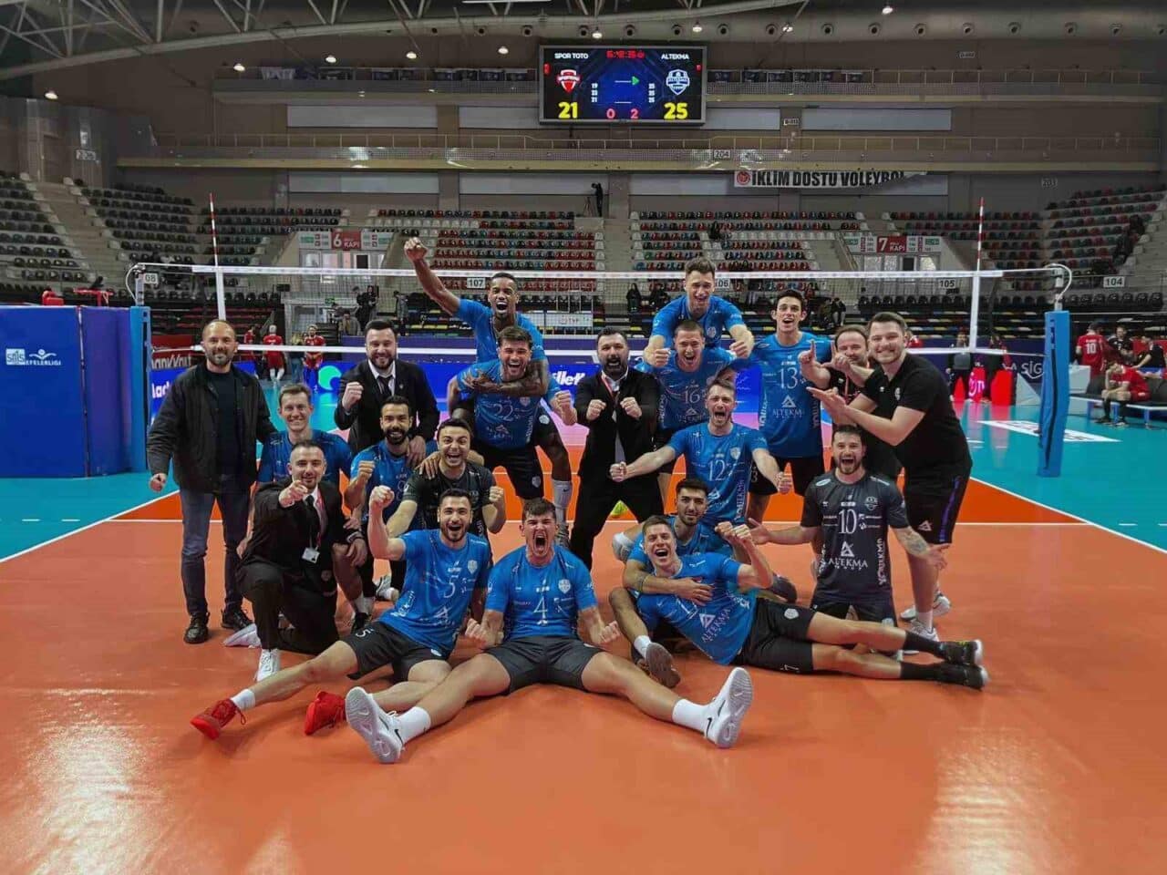 Altekma, Efeler Ligi Play-Off 5-8 etabında Spor Toto'yu eleyerek tarihindeki