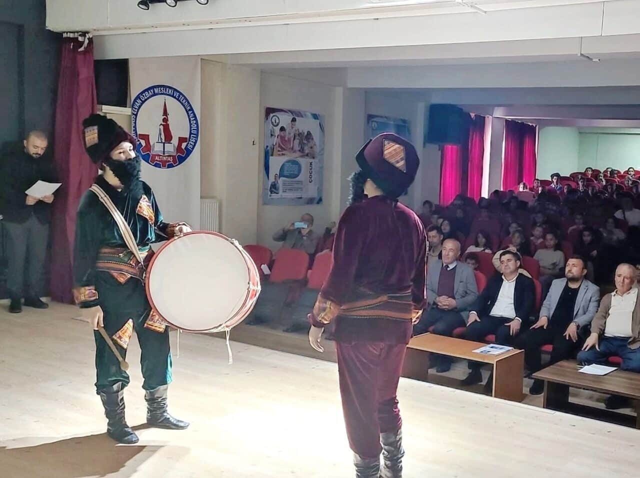 Altıntaş İlçe Milli Eğitim Müdürlüğü, 23 Nisan etkinlikleri kapsamında "Hacivat