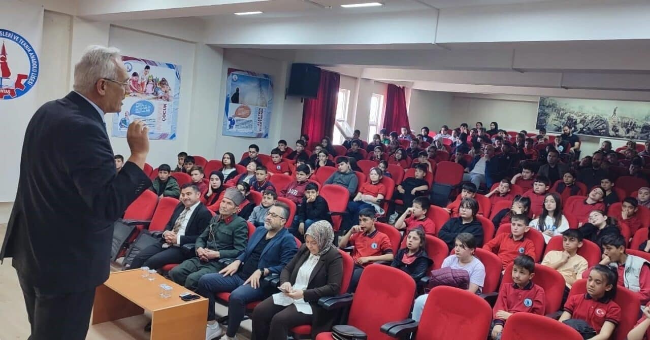 Altıntaş’ta 23 Nisan Ulusal Egemenlik ve Çocuk Bayramı kapsamında "Kurtuluştan