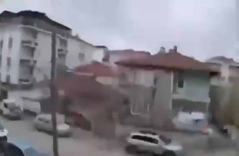 Amasya'nın Taşova ilçesinde 4.6 büyüklüğünde bir deprem meydana geldi. Saat