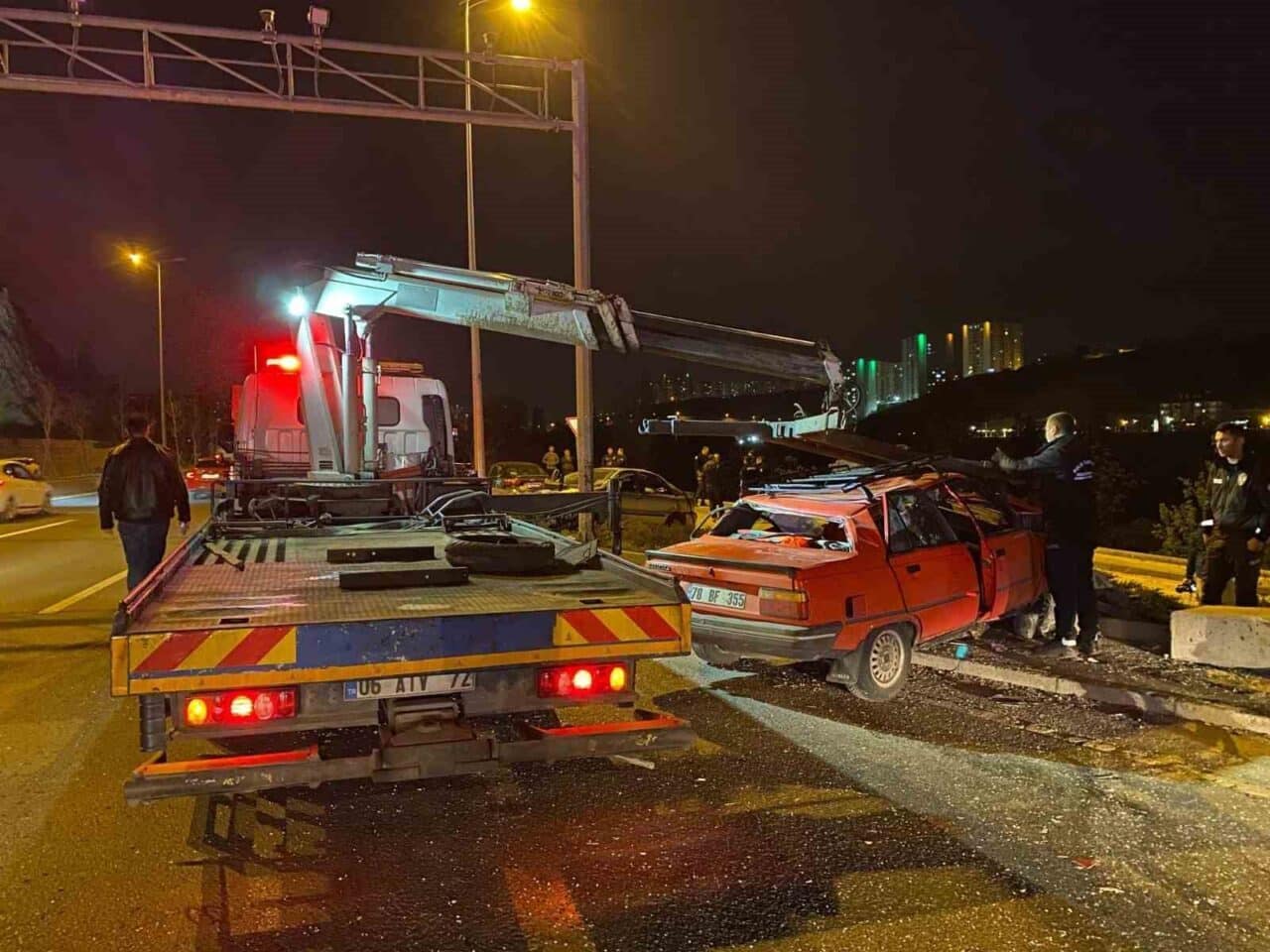 Ankara'nın Mamak ilçesinde meydana gelen trafik kazasında iki aracın çarpması