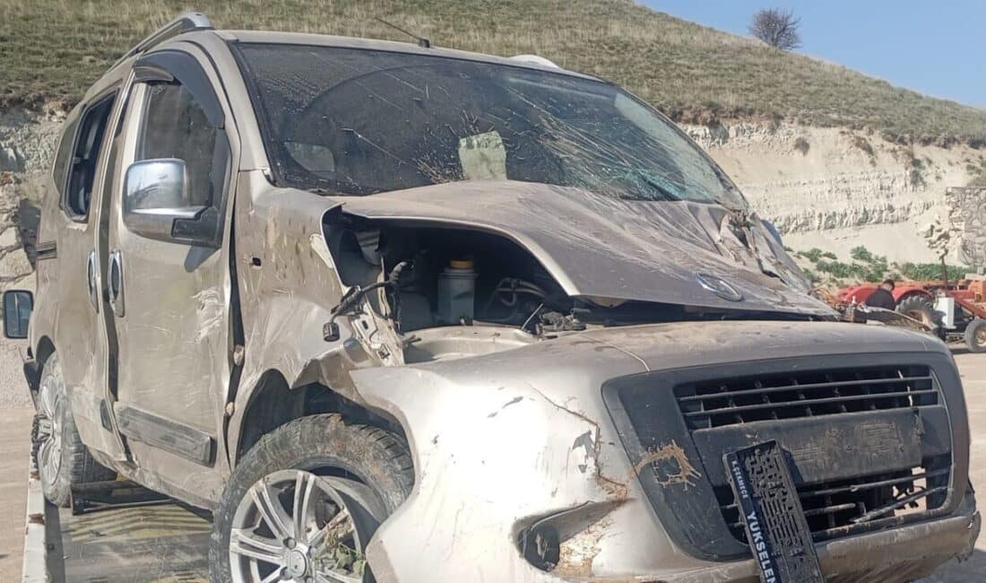 Ankara’da devrilen otomobilin kazası 2 yaralı ile sonuçlandı Ankara'nın Beypazarı ilçesinde sabah saatlerinde Fiat Fiorino'nun kontrolünü kaybetmesi sonucu