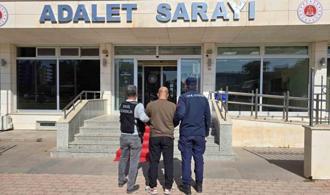 Kumluca’da 4 Suçtan Aranan Göçmen Kaçakçılığı Zanlısı Tutuklandı Antalya'nın Kumluca ilçesinde, göçmen kaçakçılığı da dahil olmak üzere 4