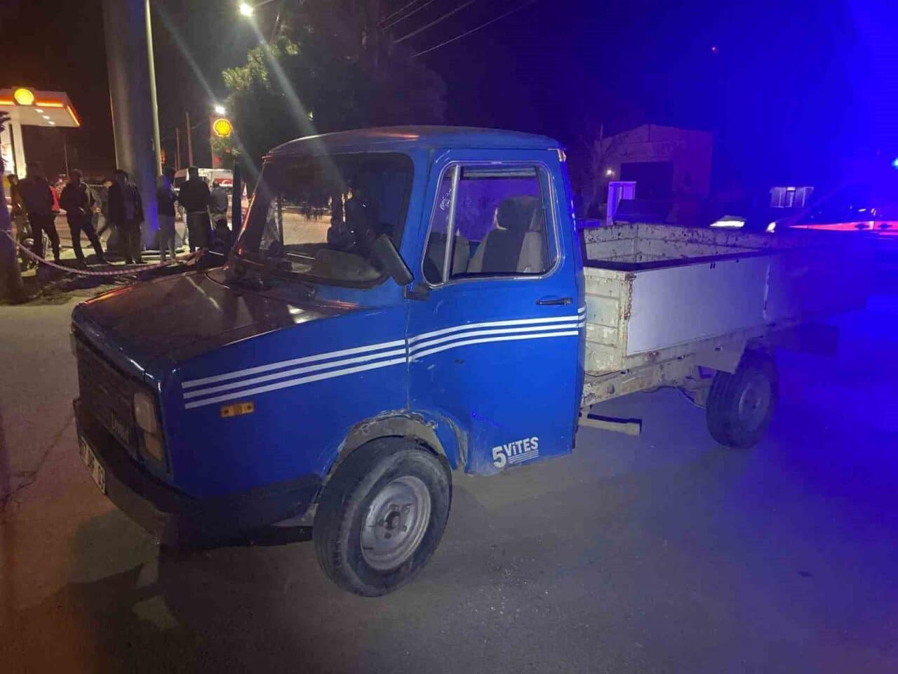 Antalya'nın Kaş ilçesinde motosiklet ile kamyonetin çarpışması sonucu Leis El