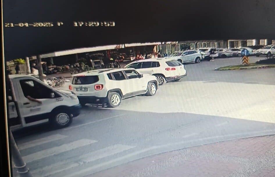 Antalya'nın Manavgat ilçesinde, Mesut T.A. idaresindeki motosiklet, Ali İ.Ü. yönetimindeki