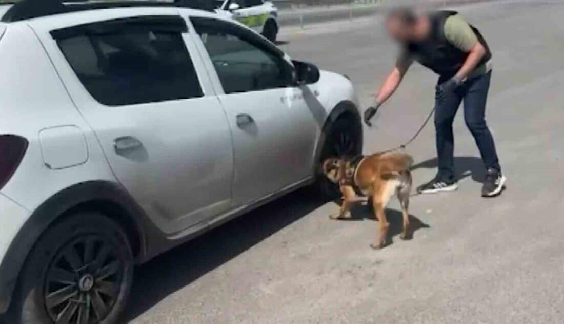 Kayseri’de Uyuşturucu Madde Taşımacılığı Yapan İki Şahıs Yakalandı! Kayseri'de polis, D.A. ve S.E. isimli 19 yaşındaki iki gencin