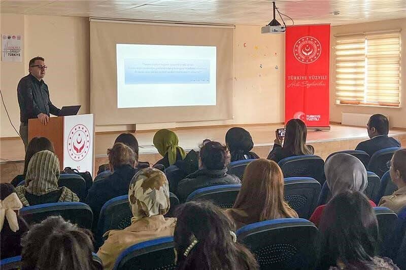 Ardahan Üniversitesi’nde Çocuk Gelişimi Üzerine Söyleşi Düzenlendi Ardahan Üniversitesi'nde Dr. Fırat Yardımcıel, "Çocukların Gelişimi ve Eğitimi" konulu