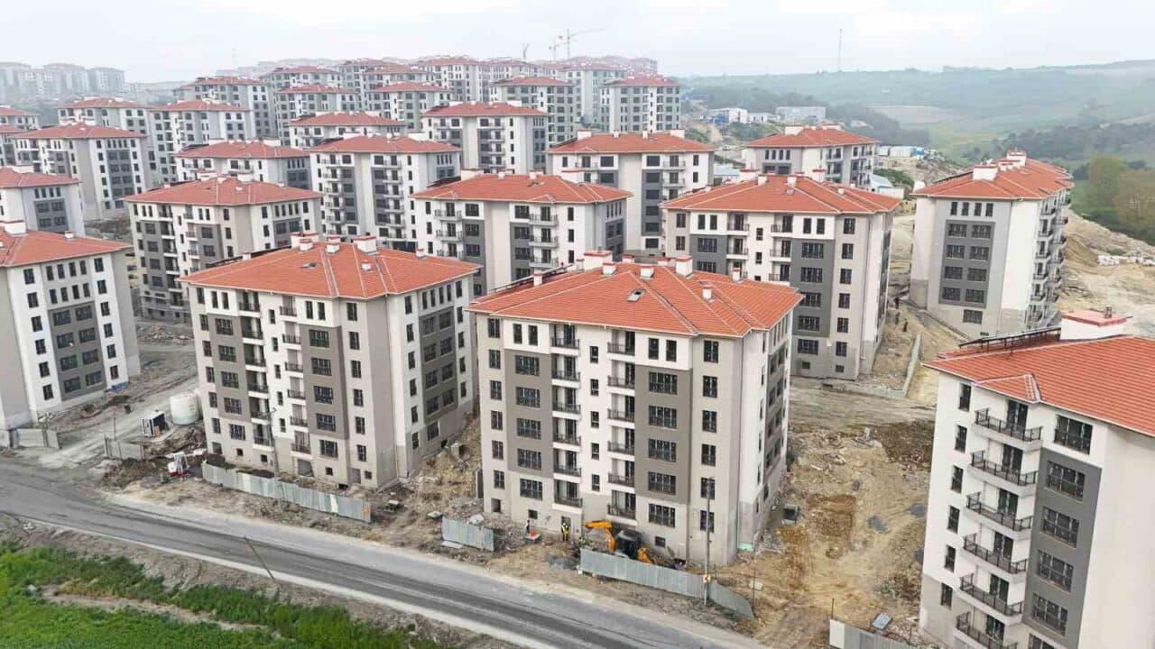Arnavutköy Belediye Başkanı Mustafa Candaroğlu, İBB'nin sosyal konut yıkım kararını