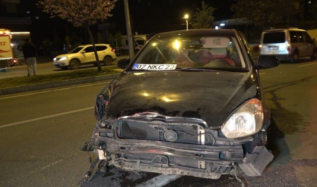 Alanya’da otomobilin direksiyon hakimiyetini kaybetmesi sonucu kaza meydana geldi, sürücü yaralandı. Antalya'nın Alanya ilçesinde 25 yaşındaki S.K. yönetimindeki otomobil, direksiyon hakimiyetinin