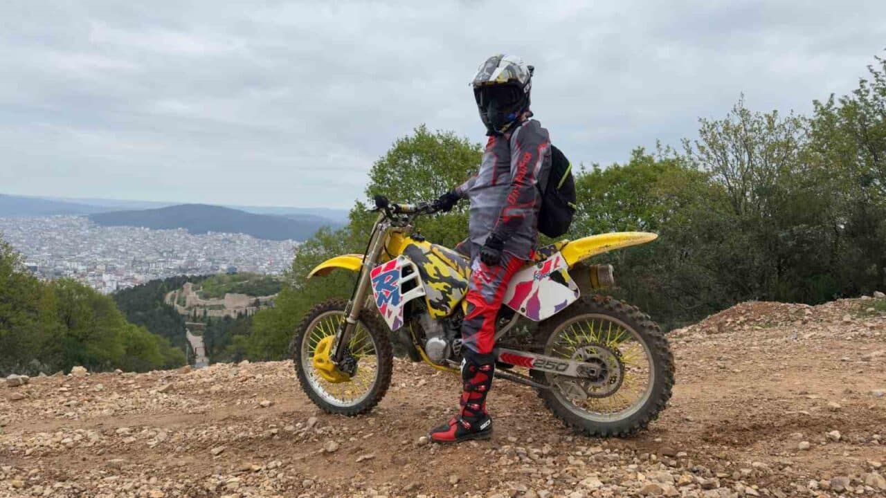 Sultanbeyli'de motokros tutkunları, Aydos Ormanı'nda resmi yarışlar düzenlenmesi için yetkililere