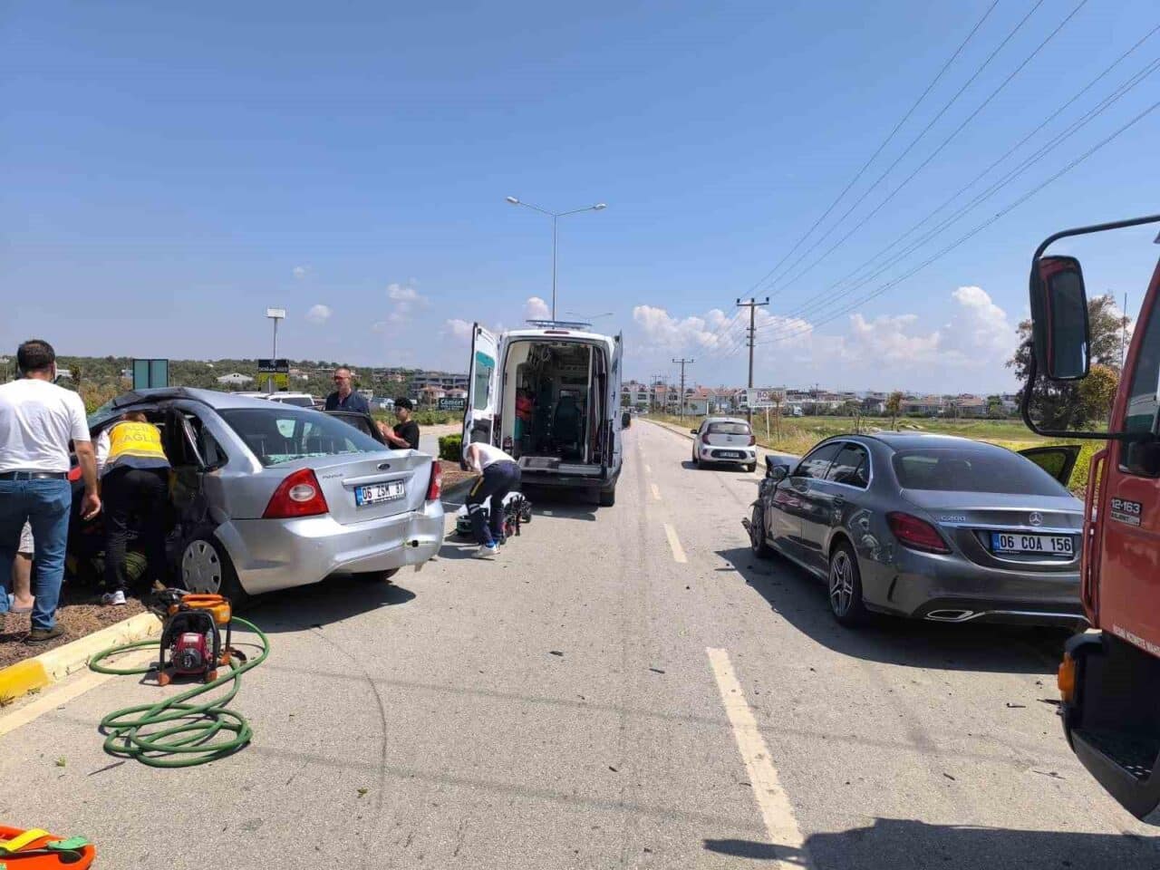 Balıkesir'in Ayvalık ilçesinde A.D.'nin kullandığı otomobilin başka bir araçla çarpışması