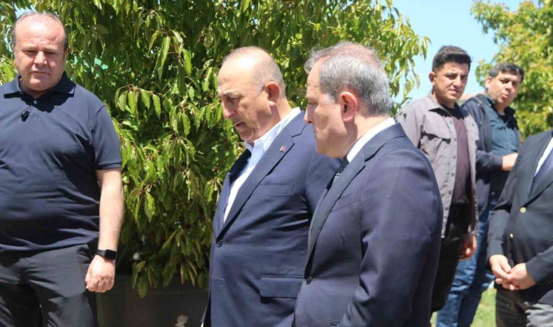 Azerbaycan Dışişleri Bakanı Ceyhun Bayramov, Mevlüt Çavuşoğlu’nun babasını anmak için taziye ziyaretinde bulundu. Azerbaycan Dışişleri Bakanı Ceyhun Bayramov, Mevlüt Çavuşoğlu'nun babasına taziye ziyaretinde
