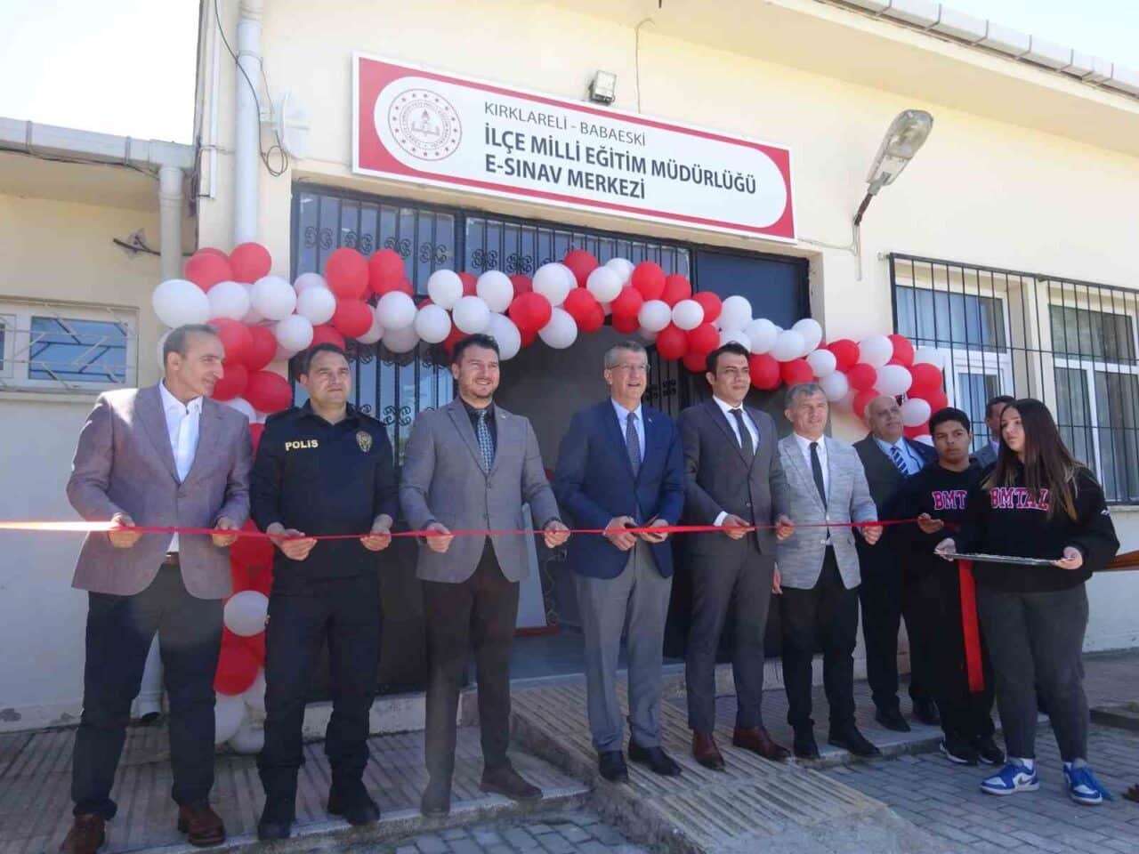 Kırklareli'nin Babaeski ilçesinde Elektronik Sınav Merkezi, Milli Eğitim Bakanlığı'nın desteğiyle