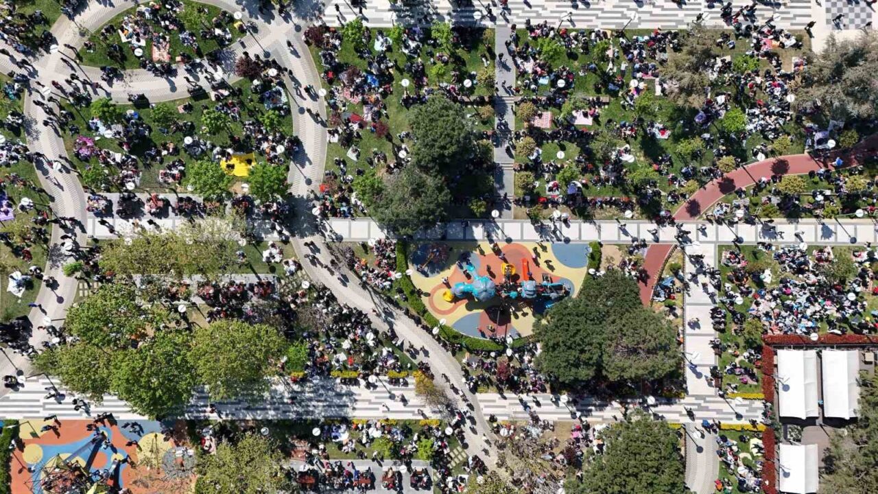 İstanbul'da meydana gelen 6.2 büyüklüğündeki depremin ardından Bahçelievler’deki Kuleli Parkı,