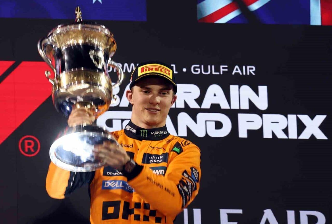 Bahreyn Grand Prix'sini pole pozisyonundaki McLaren pilotu Oscar Piastri 1:35:39.435