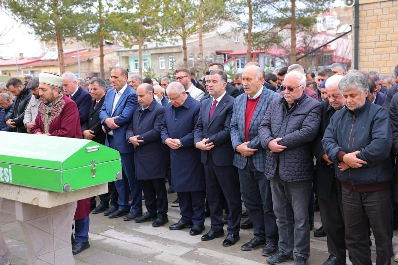 Milli Savunma Bakanı Yaşar Güler, yengesi Ramiye İmaç’ın cenaze namazı