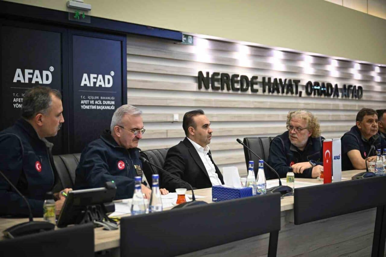 Sanayi ve Teknoloji Bakanı Mehmet Fatih Kacır, AFAD’a yaptığı ziyarette,