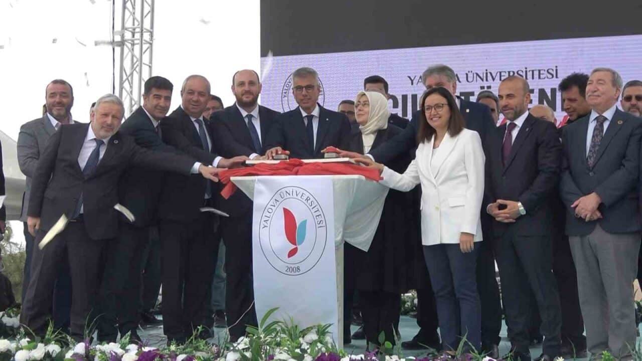 Sağlık Bakanı Kemal Memişoğlu, Yalova'da yaptığı konuşmada Türkiye’nin sağlık hizmetlerinin