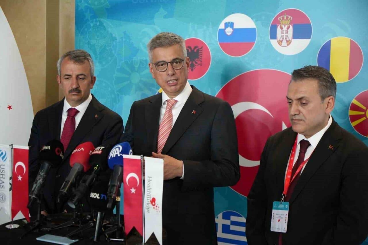 Sağlık Bakanı Kemal Memişoğlu, İstanbul'da 6,2 büyüklüğündeki depremin yaralanmalara neden
