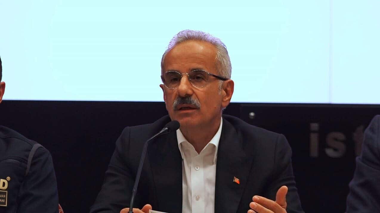 Ulaştırma ve Altyapı Bakanı Abdulkadir Uraloğlu, İstanbul'daki 6,2 büyüklüğündeki depremin