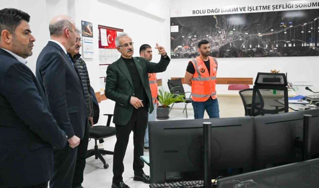 Bolu Dağı’ndaki Bakım ve İşletme Şefliği’ne yapılan ziyaretle Bakan Uraloğlu trafik güvenliğini artırmayı hedefliyor. Ulaştırma ve Altyapı Bakanı Abdulkadir Uraloğlu, Bolu Dağı Bakım ve