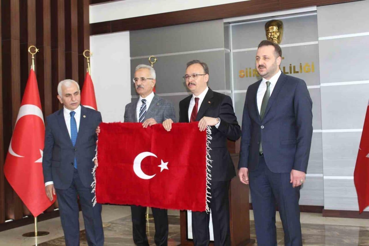 Ulaştırma ve Altyapı Bakanı Abdulkadir Uraloğlu, Siirt Valiliği'ni ziyaret ederek