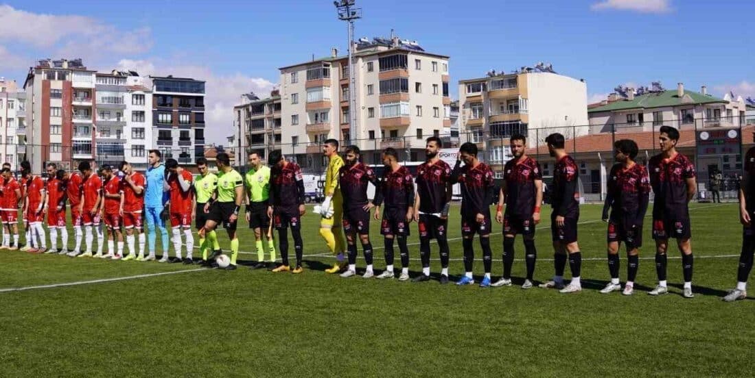 Develigücü, Şehit Kamil Belediyespor’u 2-1 Yenerek 3 Puanı Kaptı Bölgesel Amatör Lig 4. Grup'ta Develigücü, Şehit Kamil Belediyespor'u 2-1