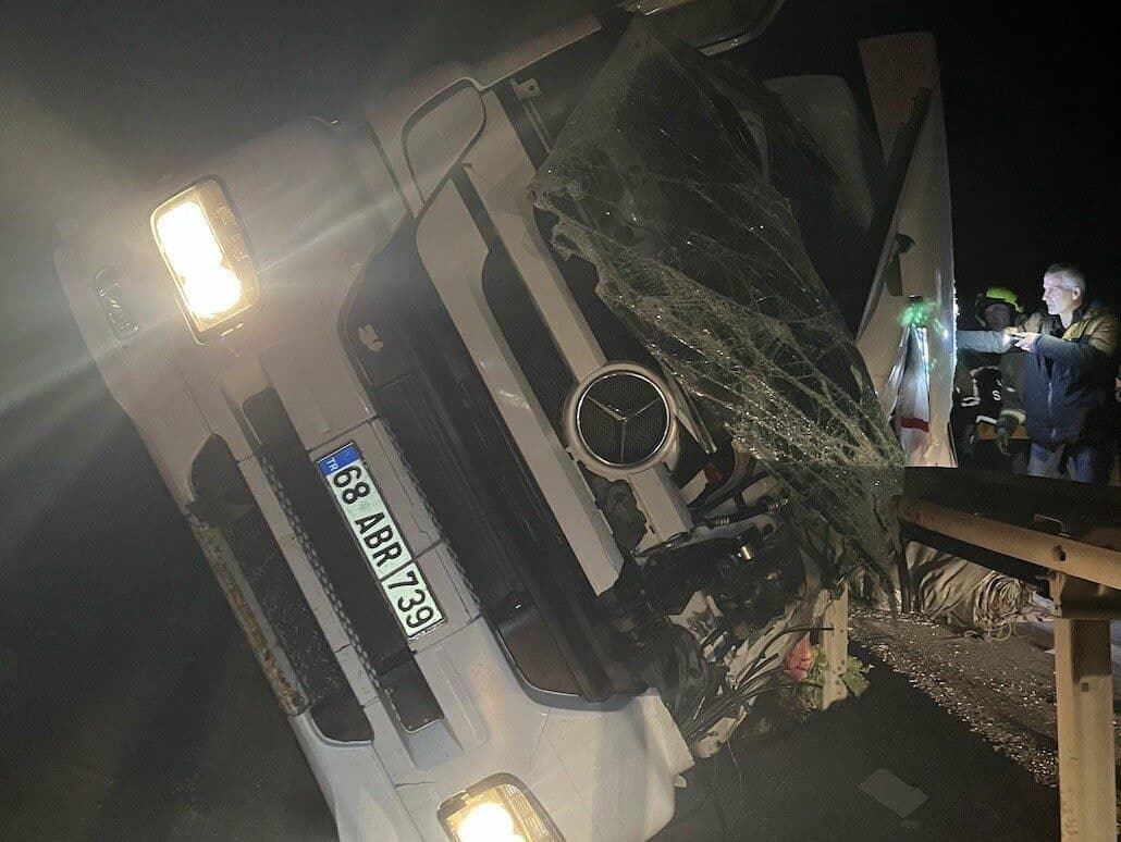 Balıkesir'in Susurluk ilçesinde Sultançayır mevkiinde meydana gelen trafik kazasında, sürücü