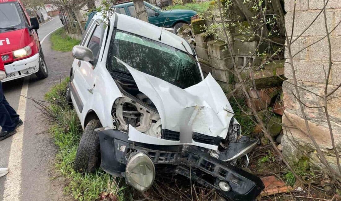 Balıkesir’de şarampole düşen otomobilin sürücüsü yaralandı. Balıkesir'in İvrindi ilçesinde H.K. yönetimindeki otomobil, kontrol kaybı nedeniyle şarampole