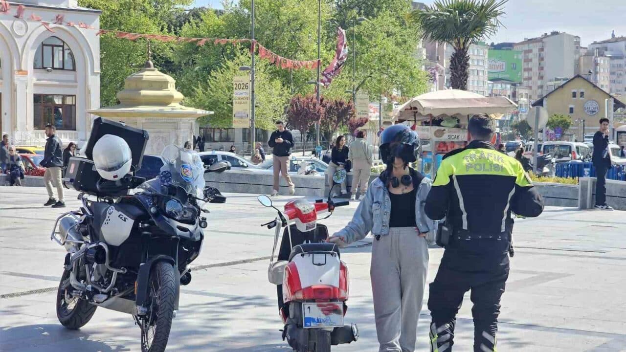 Bandırma'da motosiklet kullanımı artarken, bu durum yaya güvenliğini tehdit ediyor.