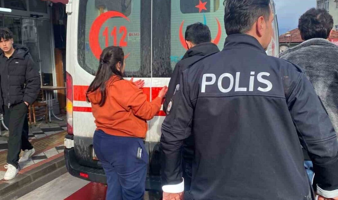 Bartın’da İki Grup Arasında Falçatayla Çıkan Kavgada Bir Kişi Yaralandı Bartın'ın Yukarıçarşı mevkiinde iki grup arasında meydana gelen falçatalı kavgada