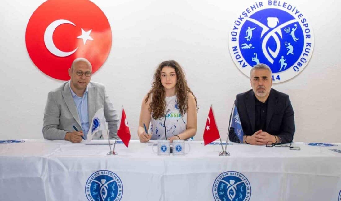 Aydın Büyükşehir Belediyespor, 18 yaşındaki smaçör Azra Kaya ile doğum
