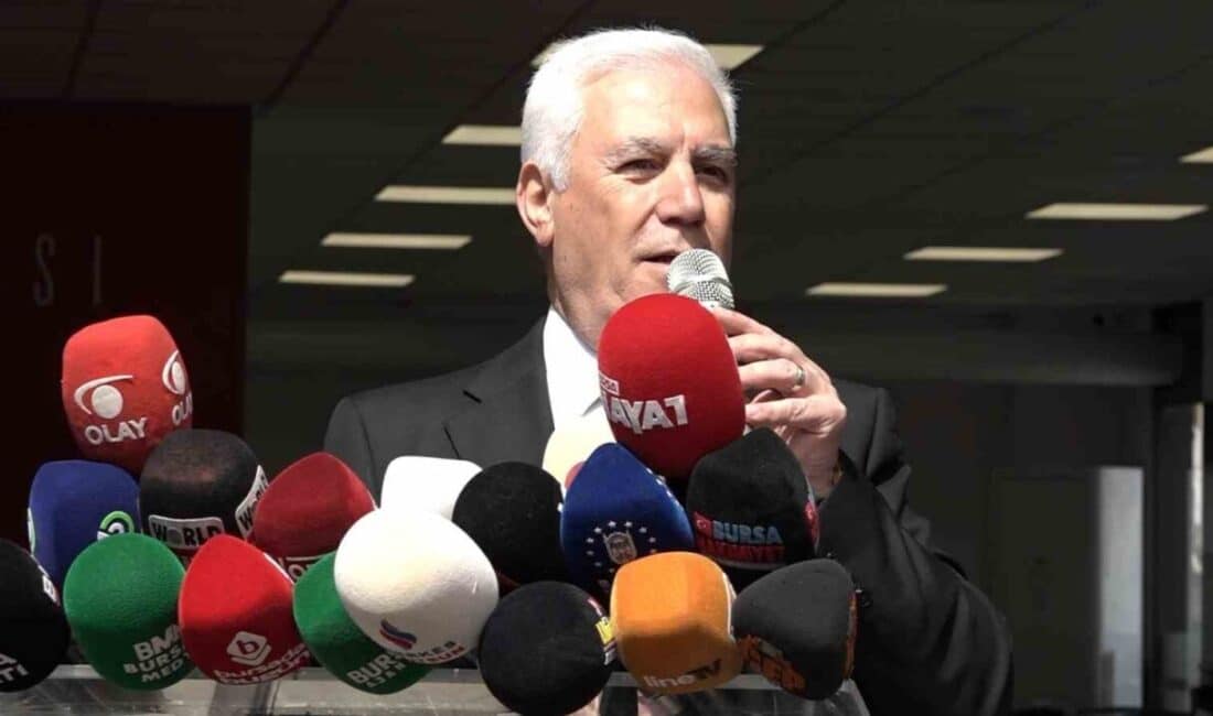 Bursa Büyükşehir Belediye Başkanı Mustafa Bozbey, Bursaspor'un şampiyonluğunu kutlarken, AK