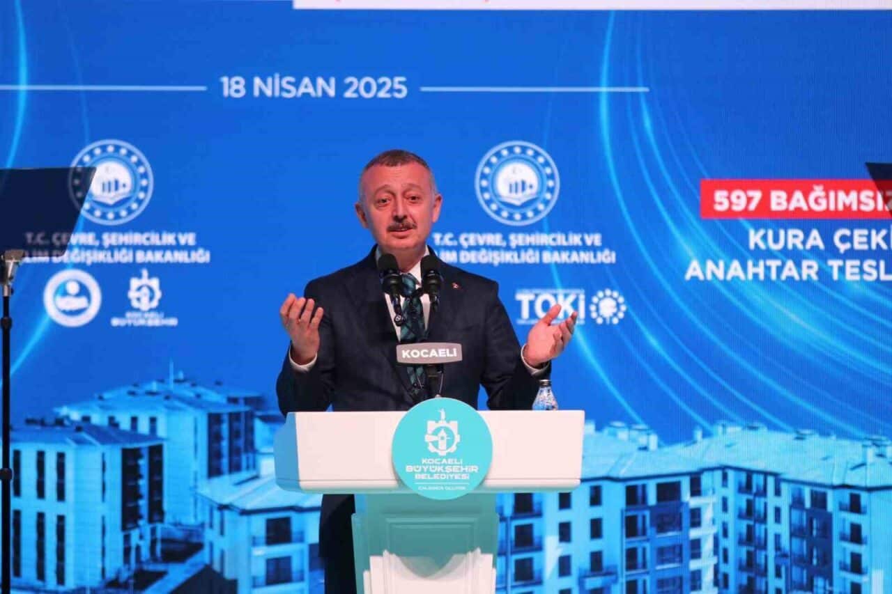 Kocaeli Büyükşehir Belediye Başkanı Tahir Büyükakın, Çevre Bakanı Murat Kurum'un