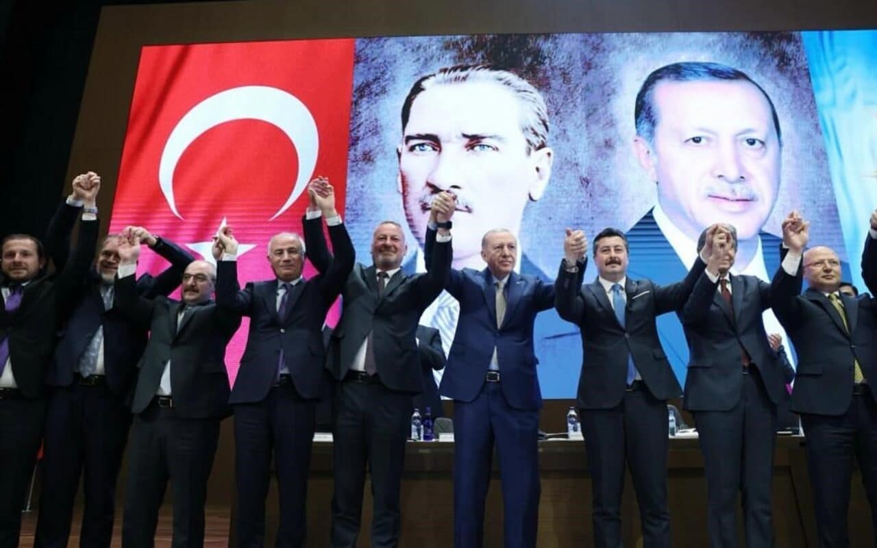 İYİ Parti'den AK Parti'ye geçen Ercan Özel ve Fatih Karabatı'yla