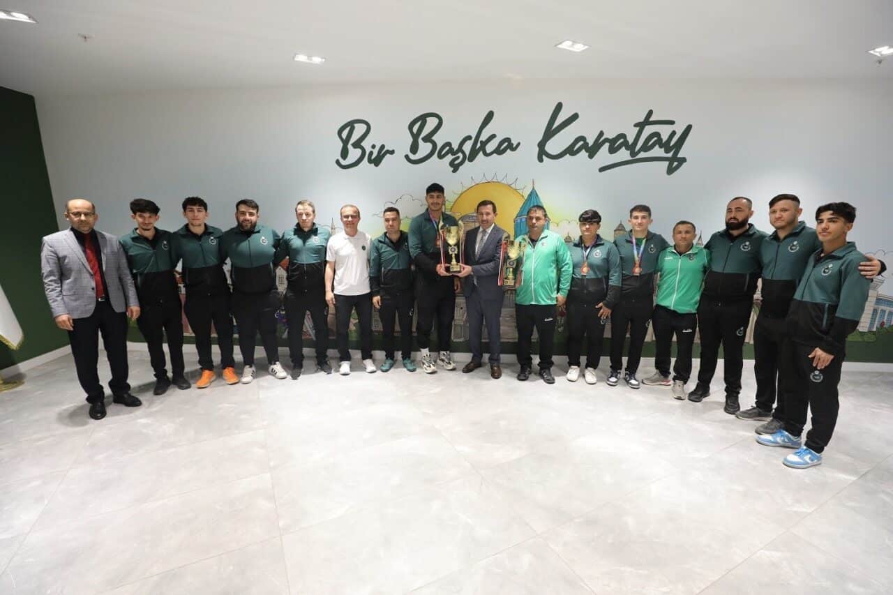 Karatay Belediyespor Kulübü İşitme Engelliler Güreş Takımı, Sivas'ta gerçekleştirilen şampiyona