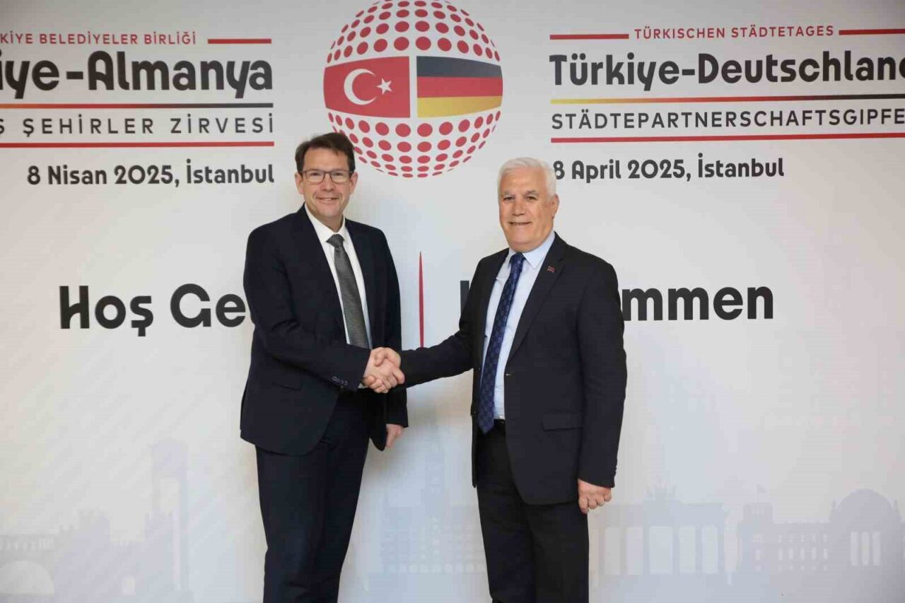 Bursa Büyükşehir Belediye Başkanı Mustafa Bozbey, Türkiye-Almanya Kardeş Şehirler Zirvesi'nde,