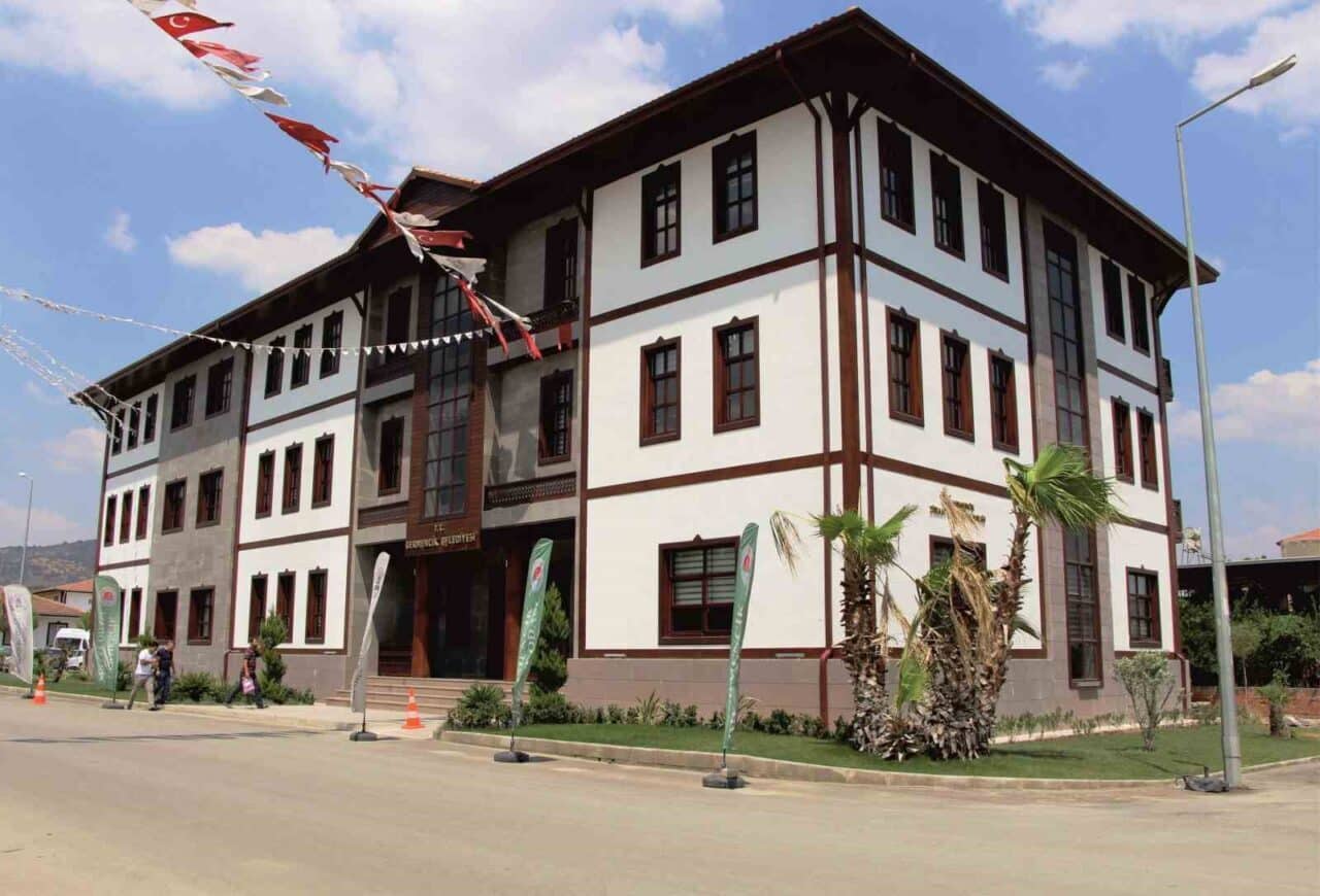 Germencik Belediye Başkanı Burak Zencirci, İstihdam Ofisi’nin (İSOF) 8 ayda